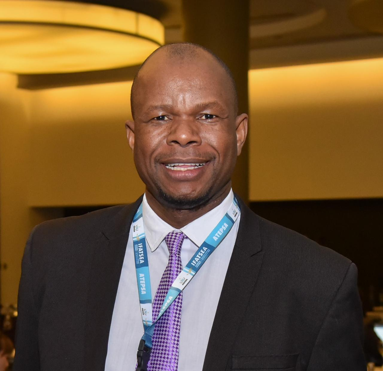 O Director Regional da IFATSEA para África, Senhor Sam Mahlangu